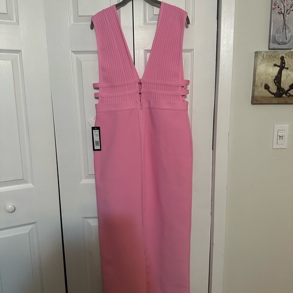 Elegant Pink Sleeveless Dress - Picture 5 of 6